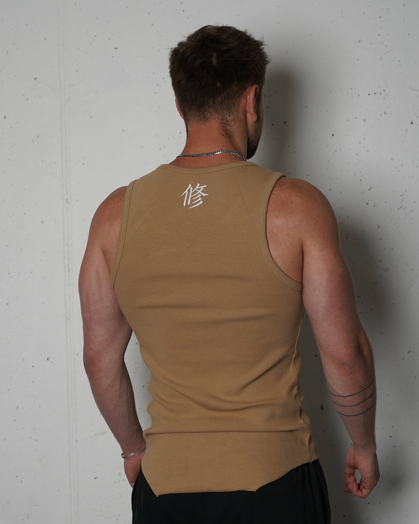 NEW ERA RIBBED TANK BROWN